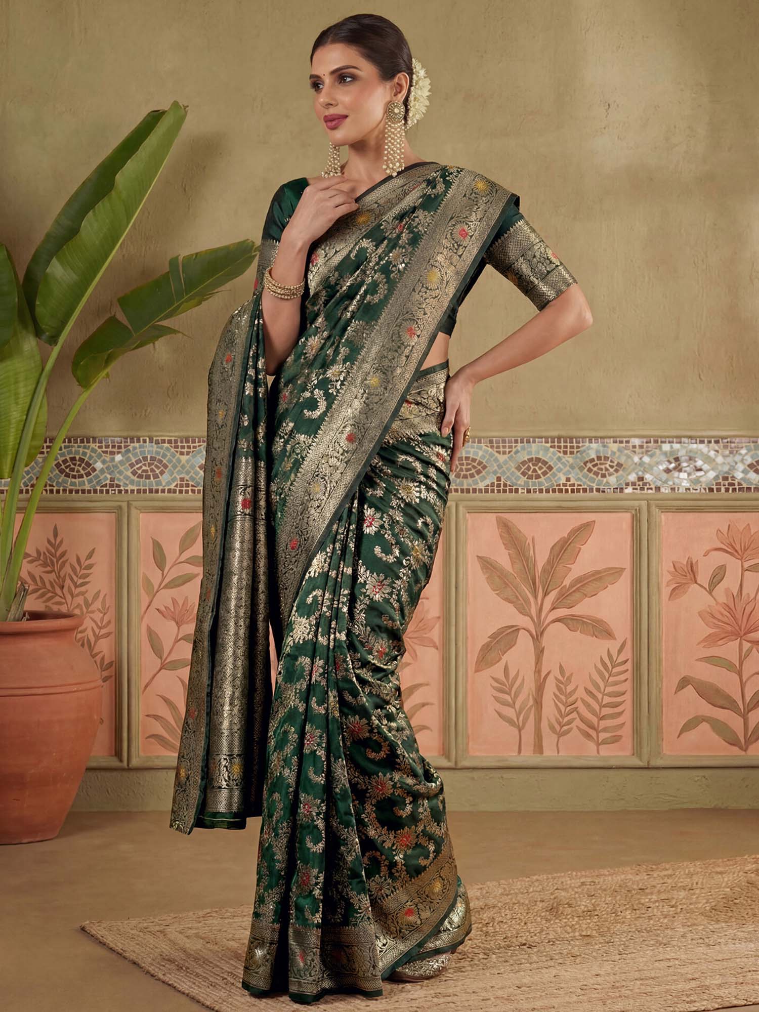 Green Zari Woven Weaving Silk Saree with Unstitched Blouse
