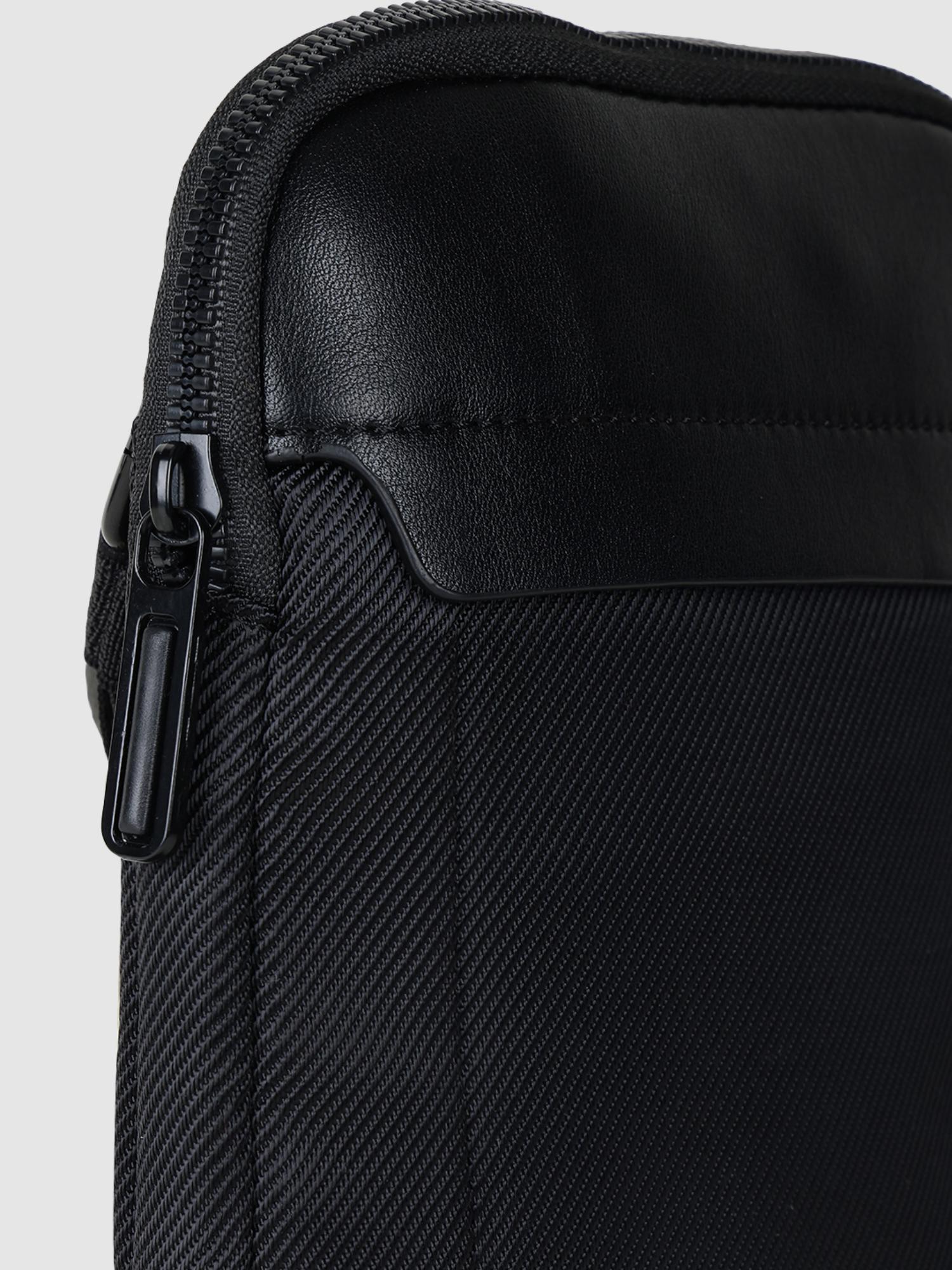 Gregor Go Men Crossbody Sling Bag - Black (S)