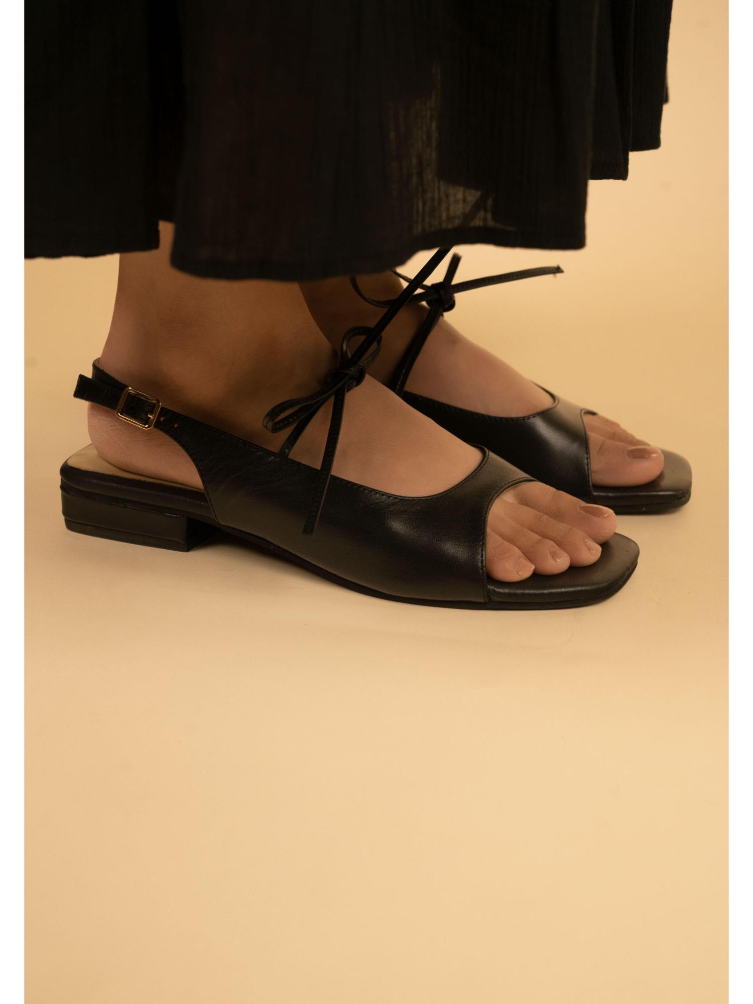 Mamaye Black Sandals